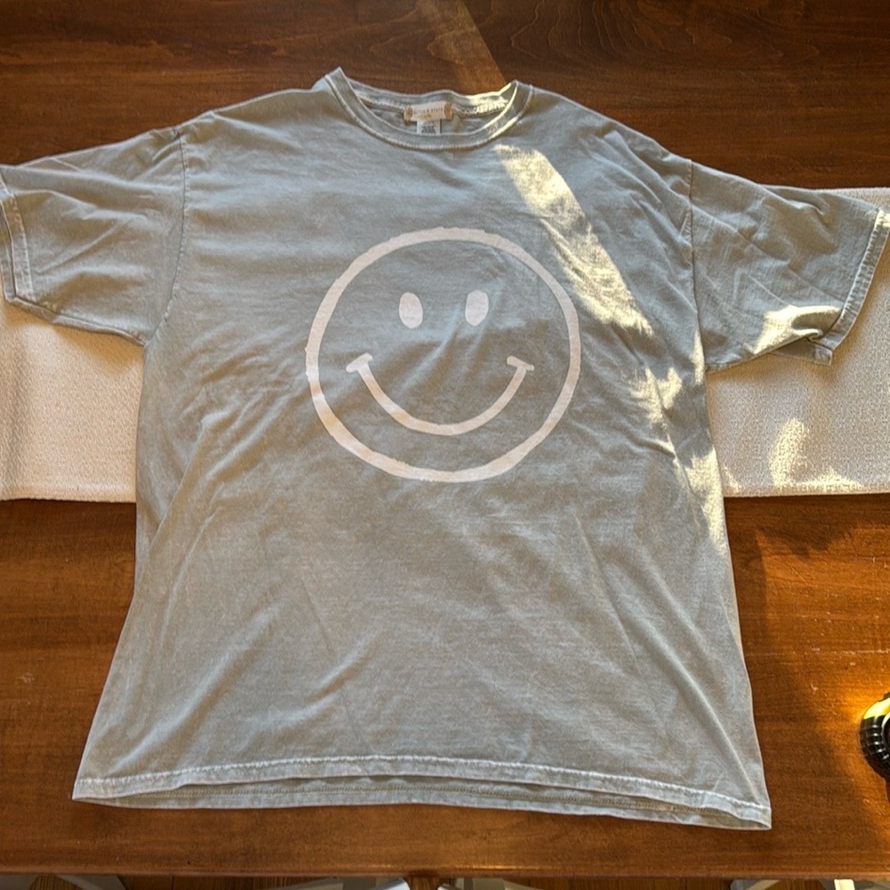 Altar’d State Smily Face Happy tee T-shirt L/XL